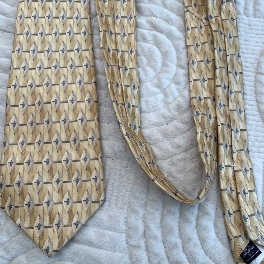 Arrow Gold Silk Patterned Tie